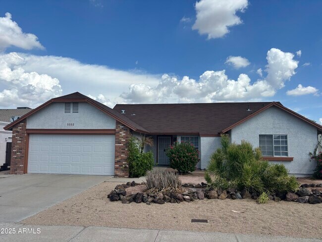 Primary Photo - 5552 W Shangri La Rd