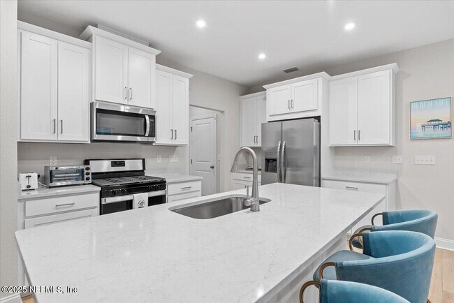 Building Photo - 239 Meadow Creek Dr