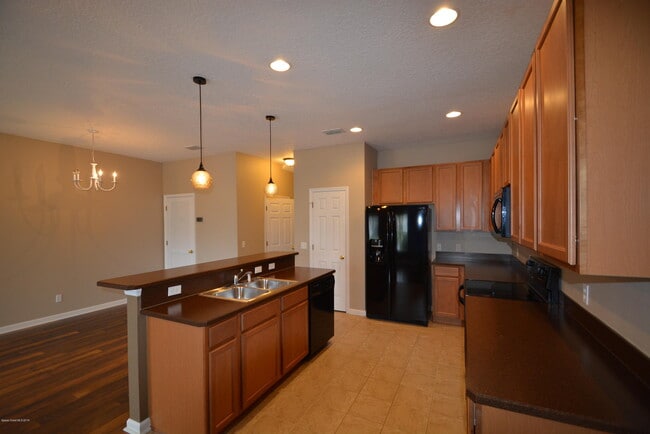 Building Photo - 2570 Revolution St