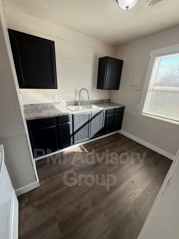 Building Photo - 529 SE 36th St