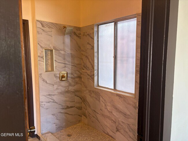 Building Photo - 3418 Pershing Dr