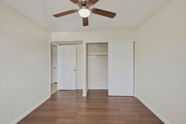 Building Photo - 45 N Phyllis