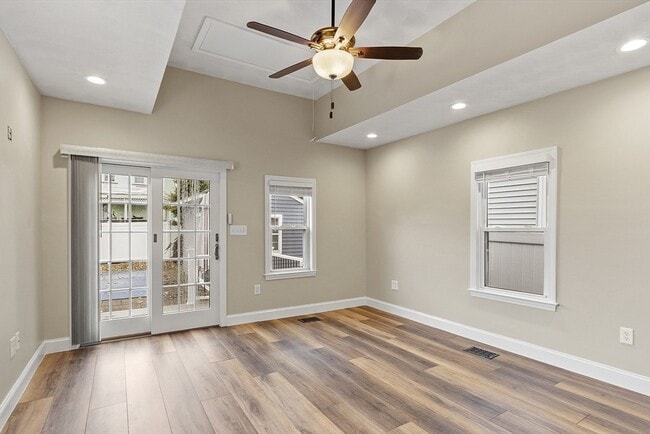 Building Photo - 17 Parker St