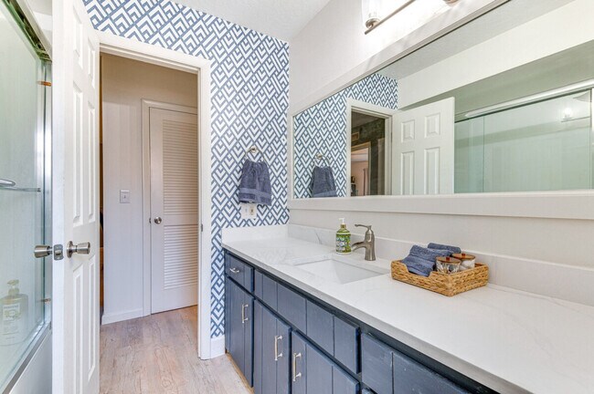 Building Photo - 589 Coconut St