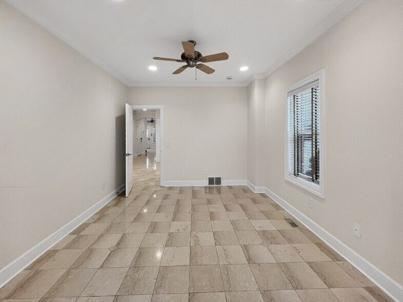 Building Photo - 2033 Fairview Ave