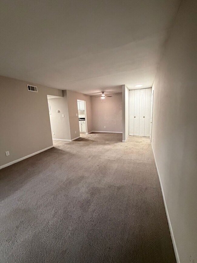 Building Photo - 201 Orchard Trace Ln