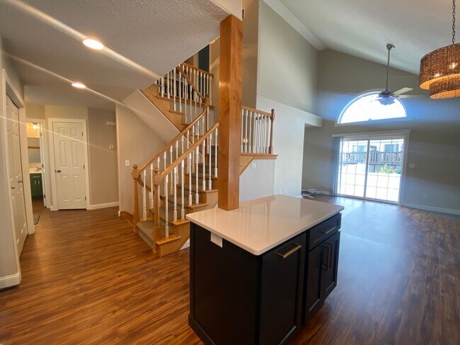 Building Photo - A RELAXING RETREAT - 3 bd/2.5 bath Twin Home for Rent