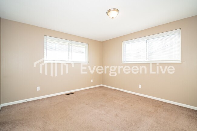 Building Photo - 7414 Cedar Knolls Dr