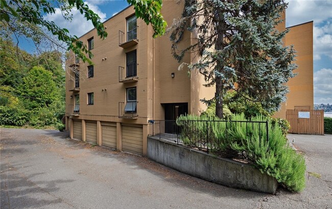 Primary Photo - 3710 25th Pl W