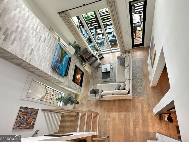 Building Photo - 300 Mado Ln