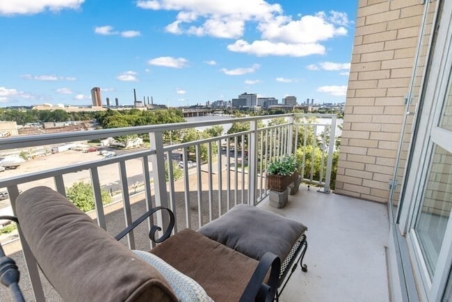 Building Photo - Tndsquare