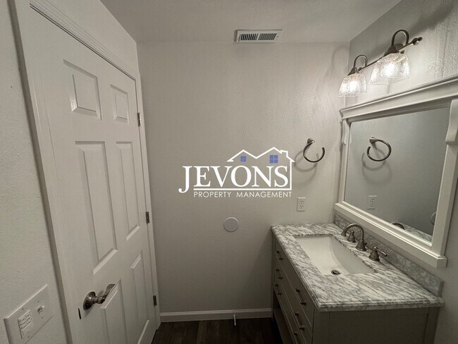 Building Photo - $1,250 Rent Credit - Charming 4-bedroom ho...
