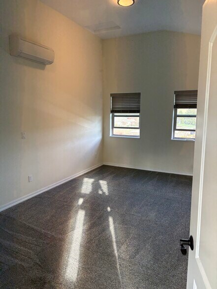 Building Photo - 40197 SW Nelson Dr