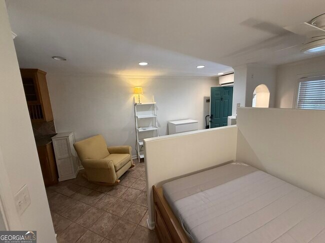 Building Photo - 655 E Campus Rd