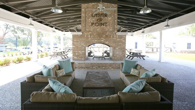 Building Photo - Beautiful Oyster Point Townhome - Mt. Pleasant