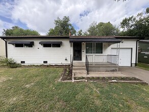 Building Photo - 2442 N Pittsburg Ave