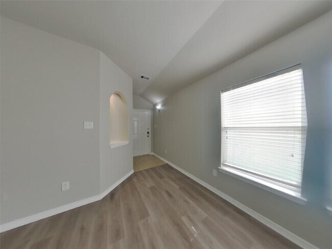 Building Photo - 318 Annatto Ln