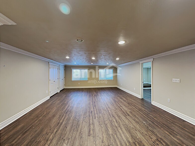 Building Photo - 6503 W Scarlet Oak Dr