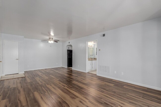 Building Photo - 10444 N 69th St