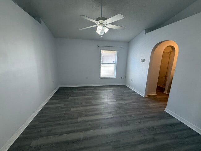 Building Photo - 12833 Parkbury Dr