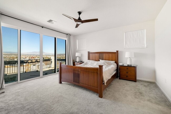 Building Photo - Beautiful 4BR/4BA home in the gated Copper View community. Features spacious living areas, mounta...