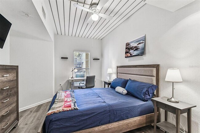 Building Photo - 2421 W Horatio St