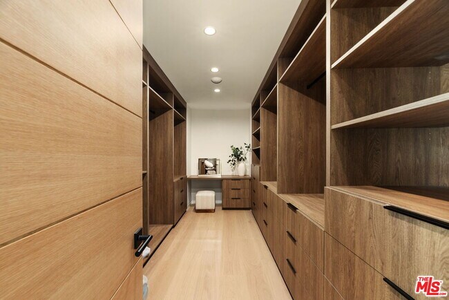 Building Photo - 2422 Apollo Dr