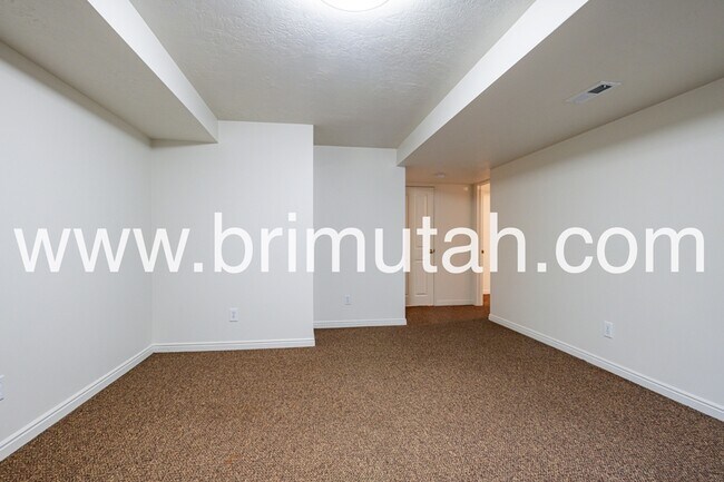 Building Photo - 1147 E Garfield Ave