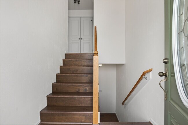 Building Photo - 207 Hearthstone Rch