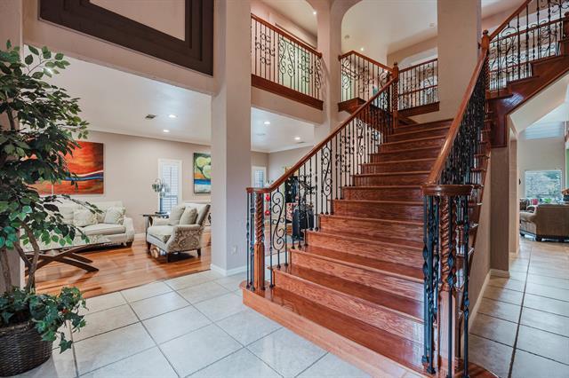 Building Photo - 808 Sabona Dr