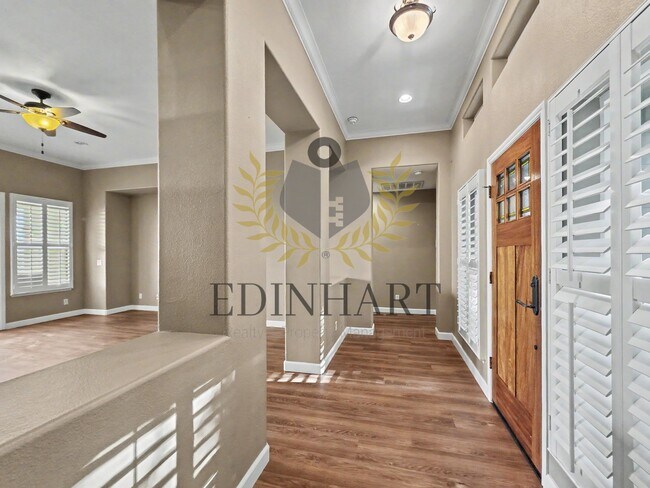 Building Photo - 818 S Apple Ave