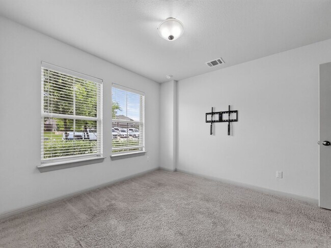 Building Photo - 125 Caterpillar Ln