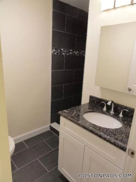 Building Photo - 231 Norfolk St