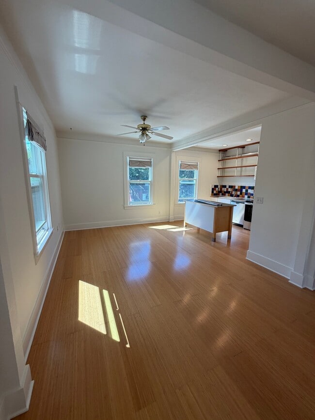 Building Photo - 561 N Simpson St