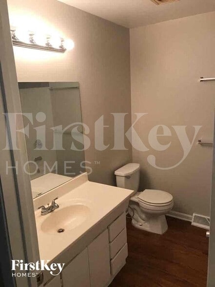 Building Photo - 2S383 Riverside Ave