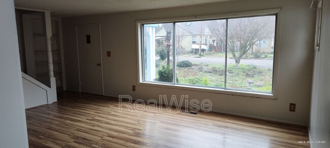 Building Photo - 355 W Selmar Ct