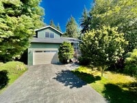 Building Photo - 3 Bedroom, 1 Bonus office/craft Room  and 2.5 Bath Home