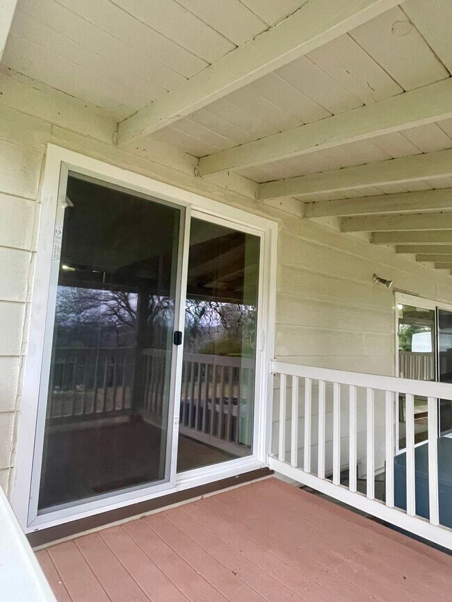 Building Photo - CHARMING 3 BED 2 BATH HOUSE WITH NEW HVAC, ROOF & LARGE FENCED BACKYARD