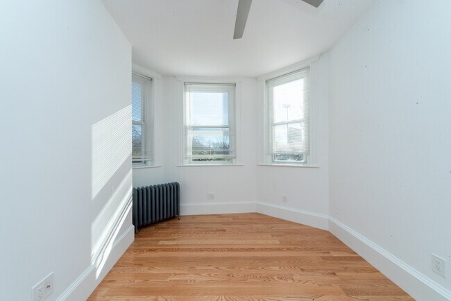 Building Photo - 151 Park Dr