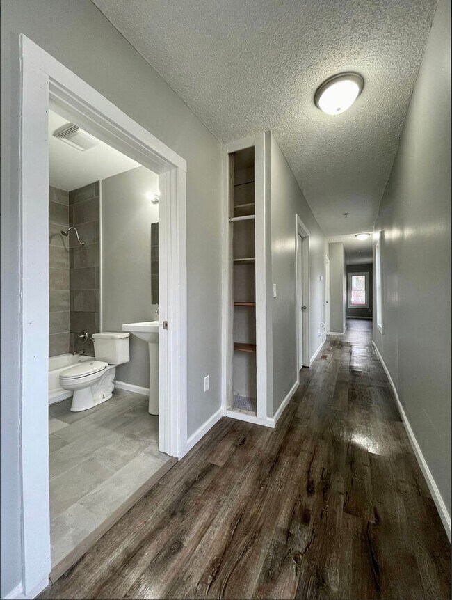 Building Photo - 587 Charles Ave