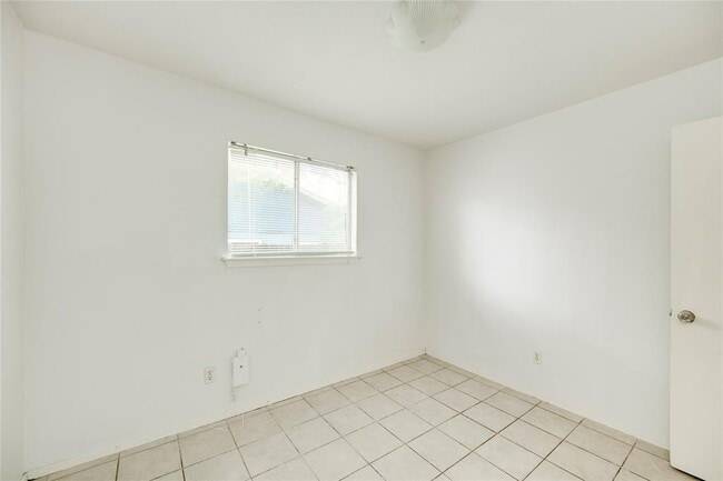 Building Photo - 5208 Bogey Ct