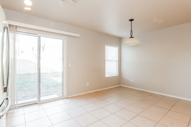 Building Photo - 4090 E Silverbell Rd