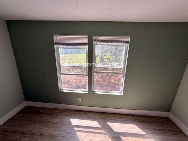 Building Photo - BEAUTIFUL 3/2 AVAILABLE NOW! ASK ABOUT OUR SPECIALS!!!