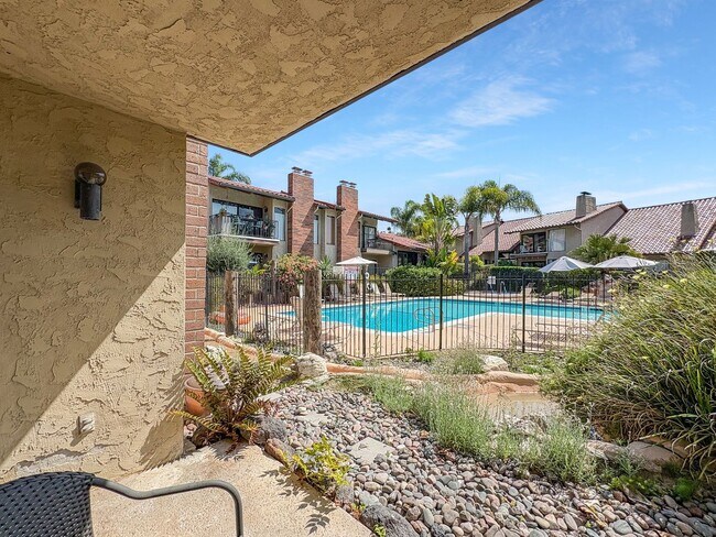 Building Photo - Great 1B/1.5BA + Den in Carlsbad!