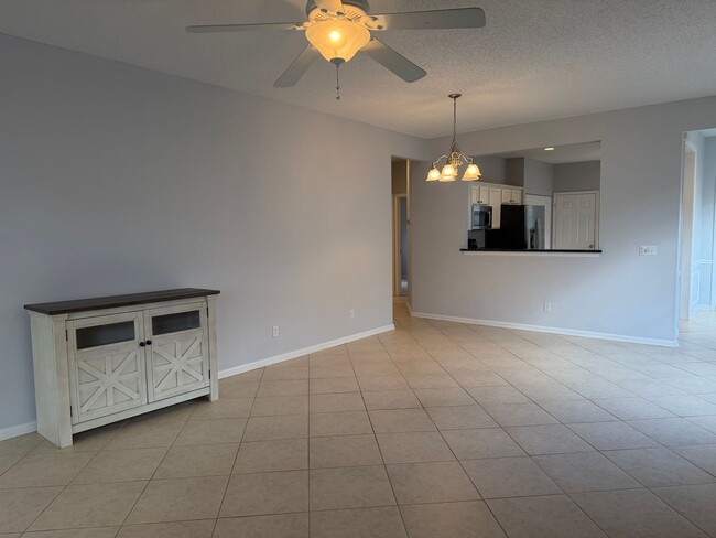 Building Photo - Beautiful Sun City Home