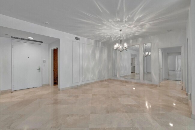 Building Photo - 500 SE Mizner Blvd