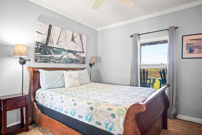 Building Photo - 165 Beach View