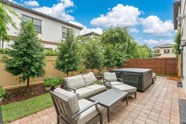 Building Photo - 8311 Via Vittoria Way
