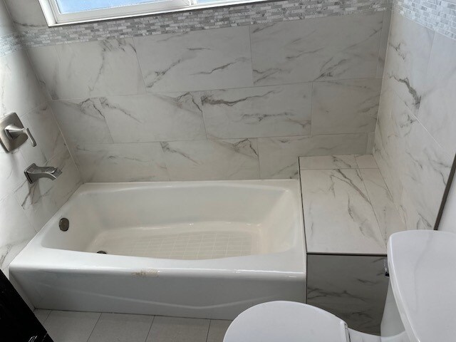 Building Photo - 8424 Glider Ave