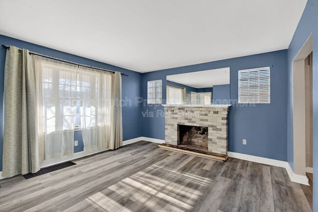 Building Photo - 1255 St Antoine St